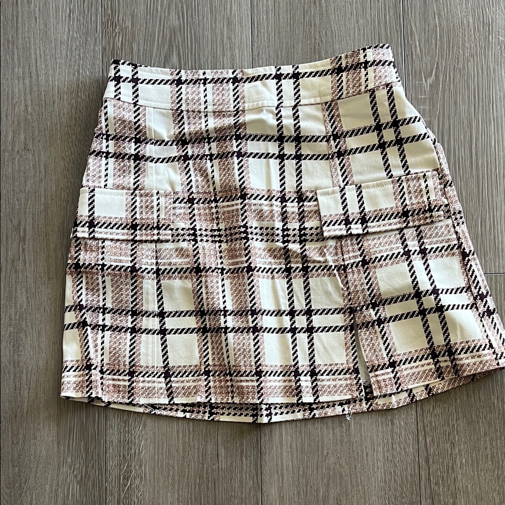 Chic Plaid A-Line Skirt in Black and Cream